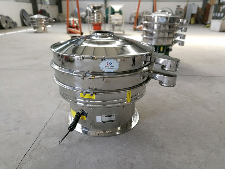 全不銹鋼振動篩整機(jī)采用不銹鋼拋光而成，干凈衛(wèi)生，可避免原料被污染